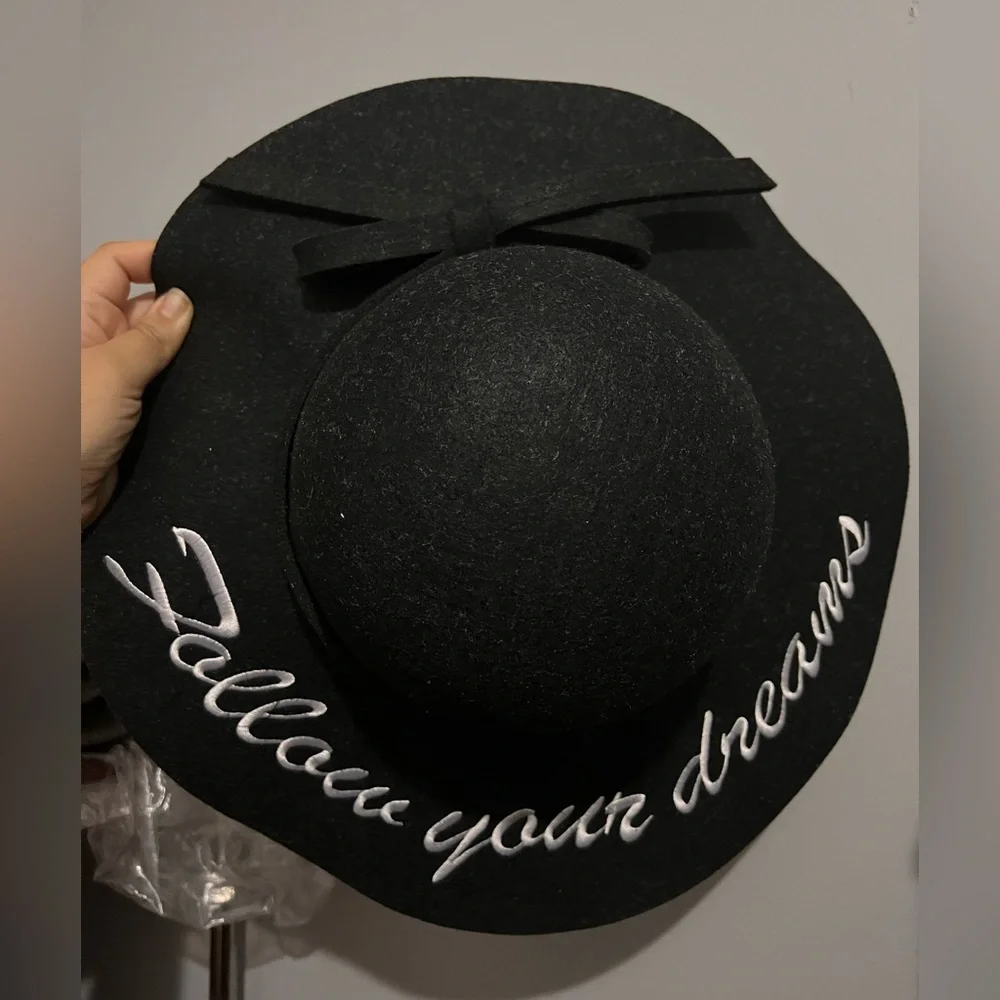 Hat - Picture 8 of 9